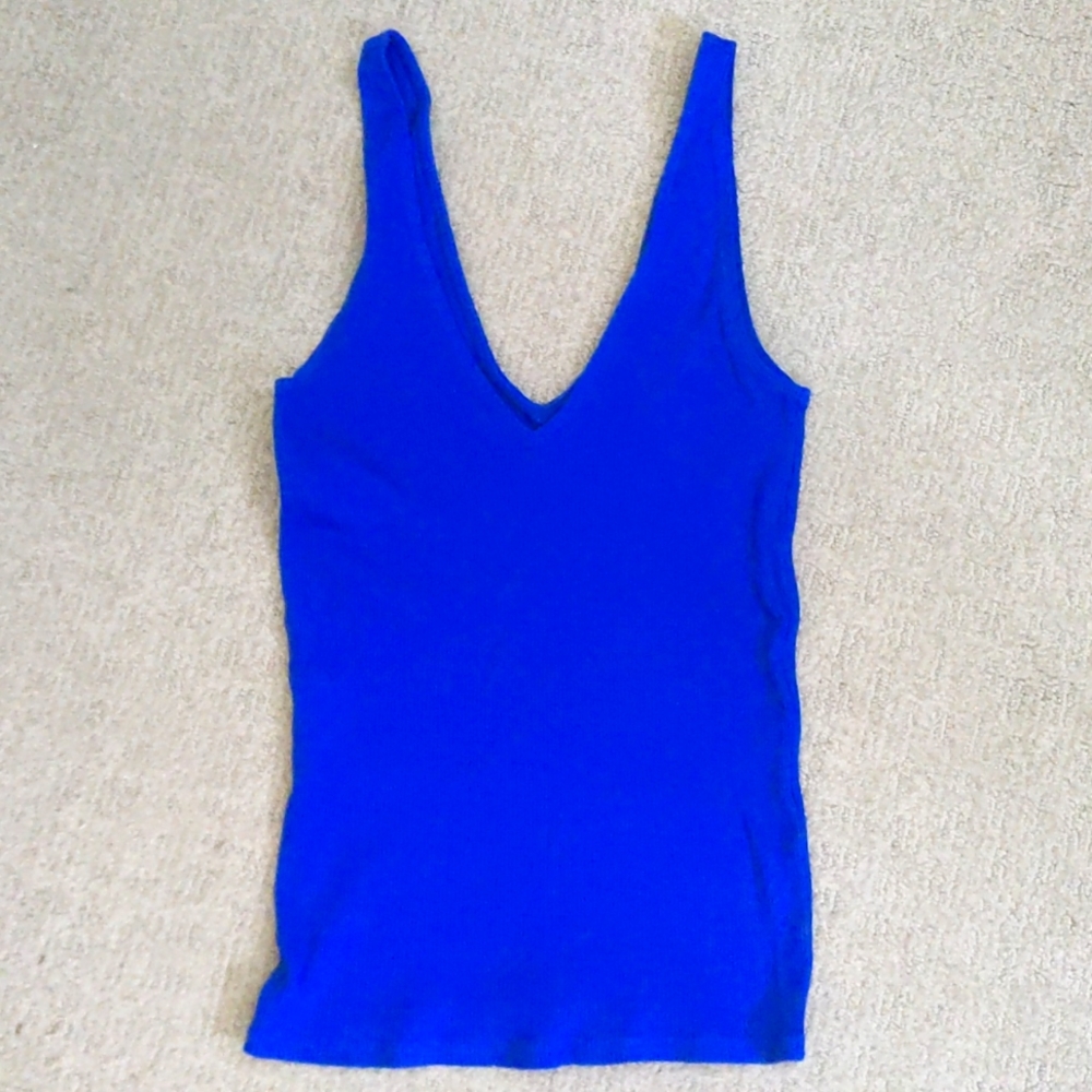 Vneck ribbed tank